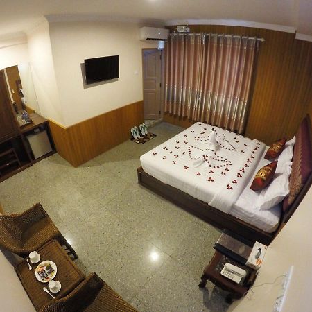 Hotel 82 Mandalay Bagian luar foto