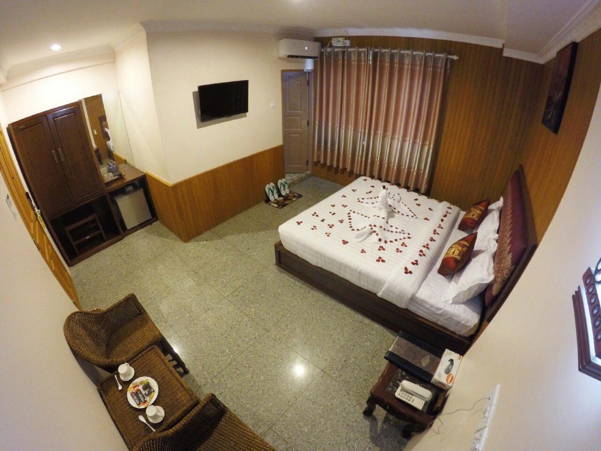 Hotel 82 Mandalay Bagian luar foto