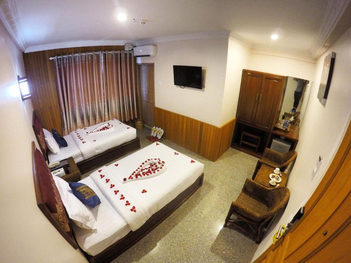 Hotel 82 Mandalay Bagian luar foto