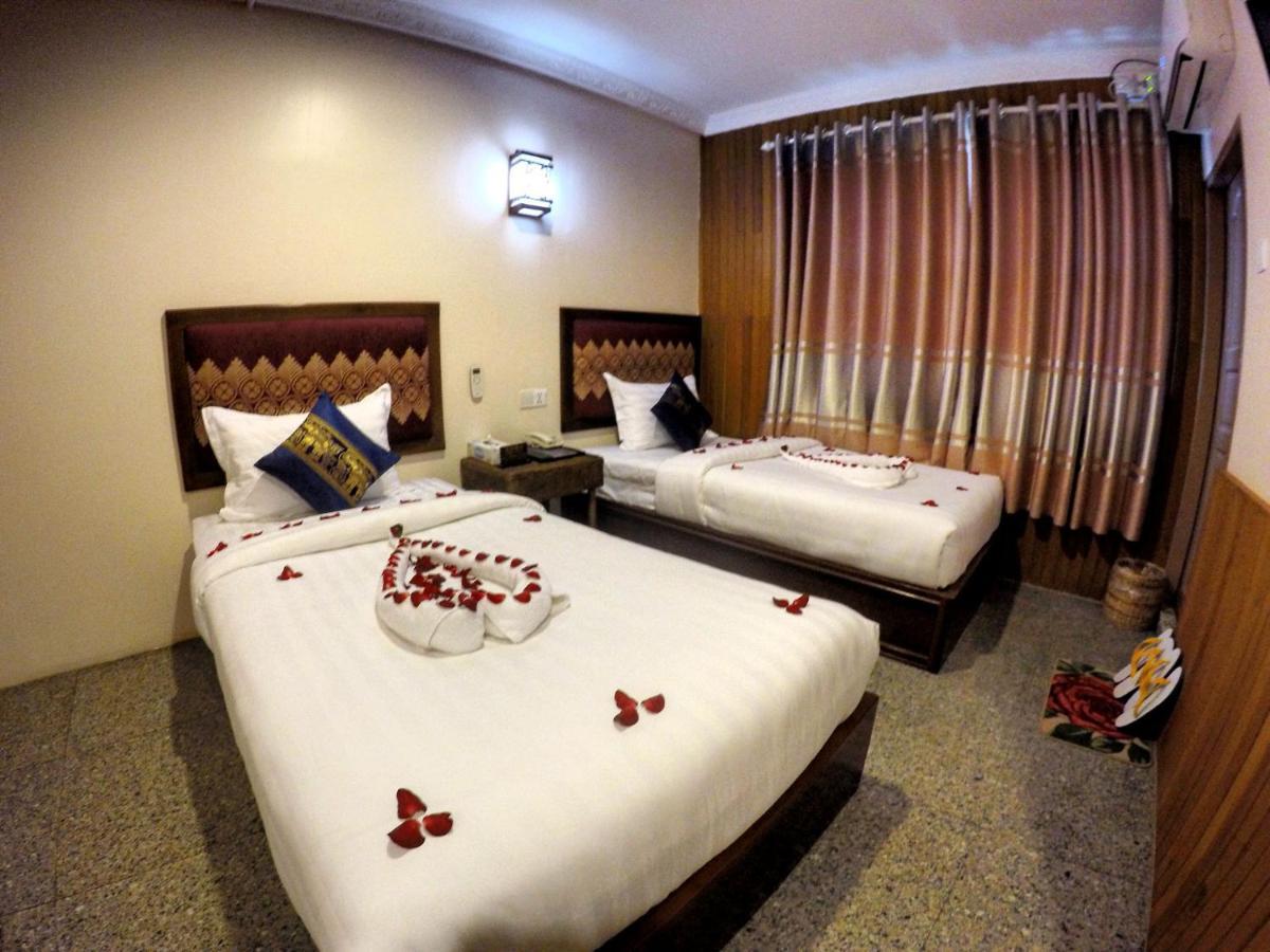 Hotel 82 Mandalay Bagian luar foto